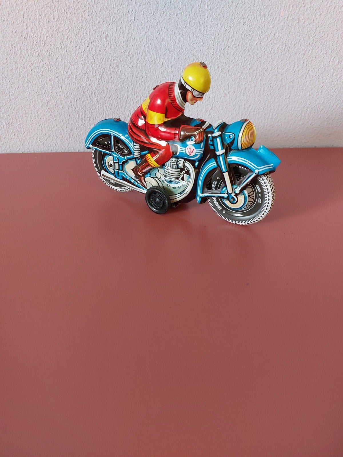 Motorrijder blauwe blikken motor. Western Germany., Ophalen of Verzenden