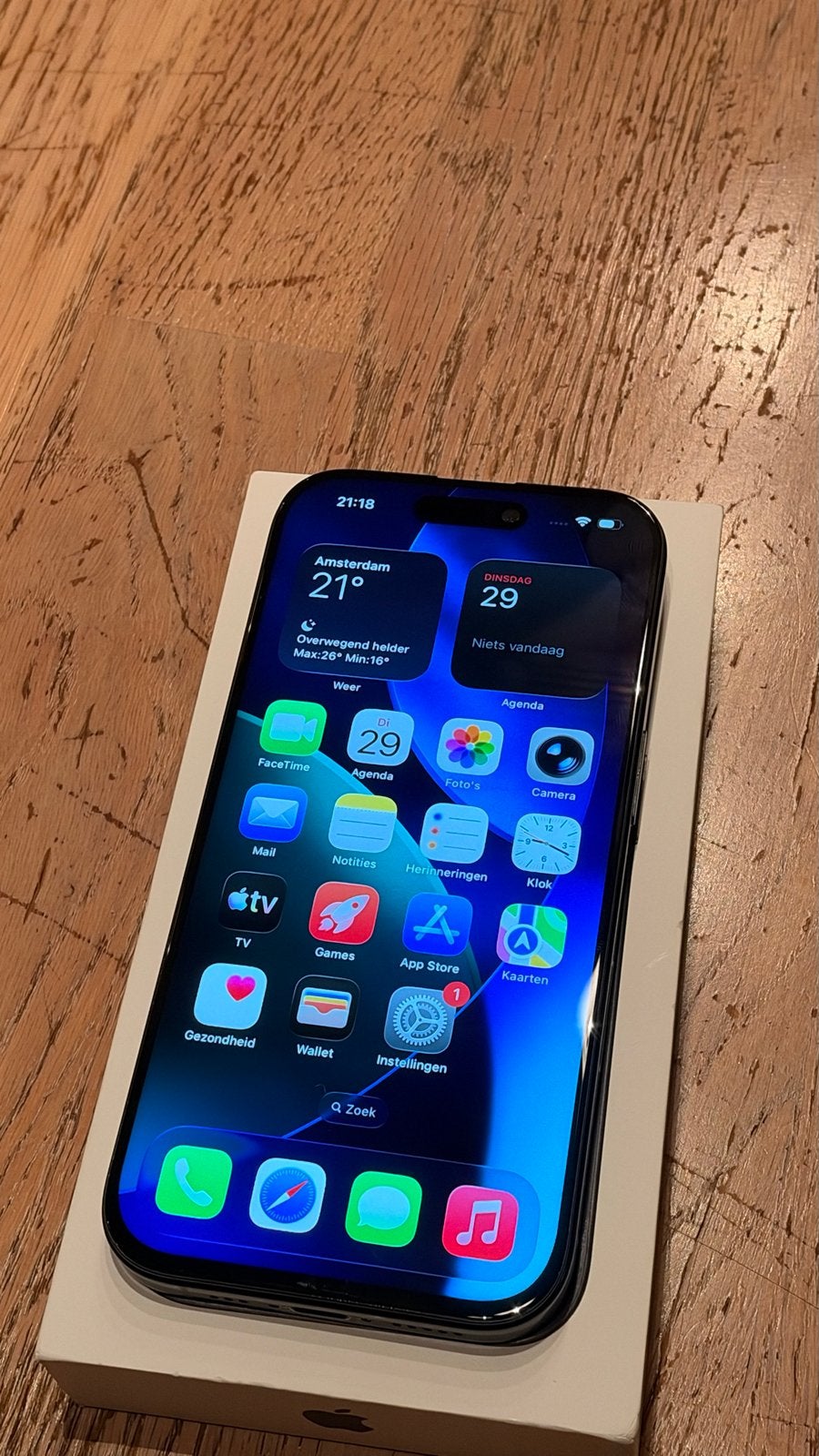 Foto 5 van iPhone 16 Pro 256GB Zwart Titanium - Nieuw OLED scherm