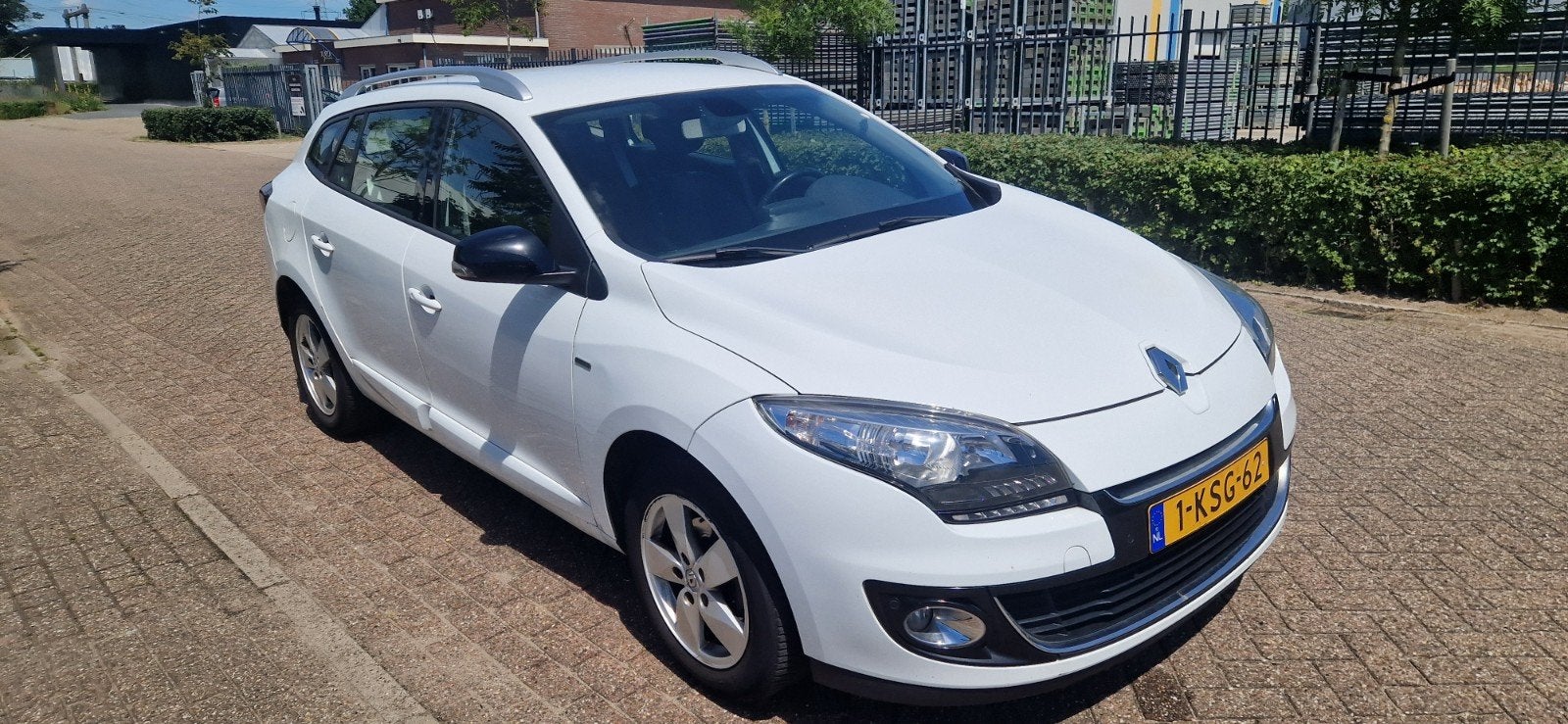 Renault Mégane 1.5 DCI 81KW bose Estate 2013 Wit navi lmv, Auto's, Voorwielaandrijving, Euro 5, Stof, Zwart