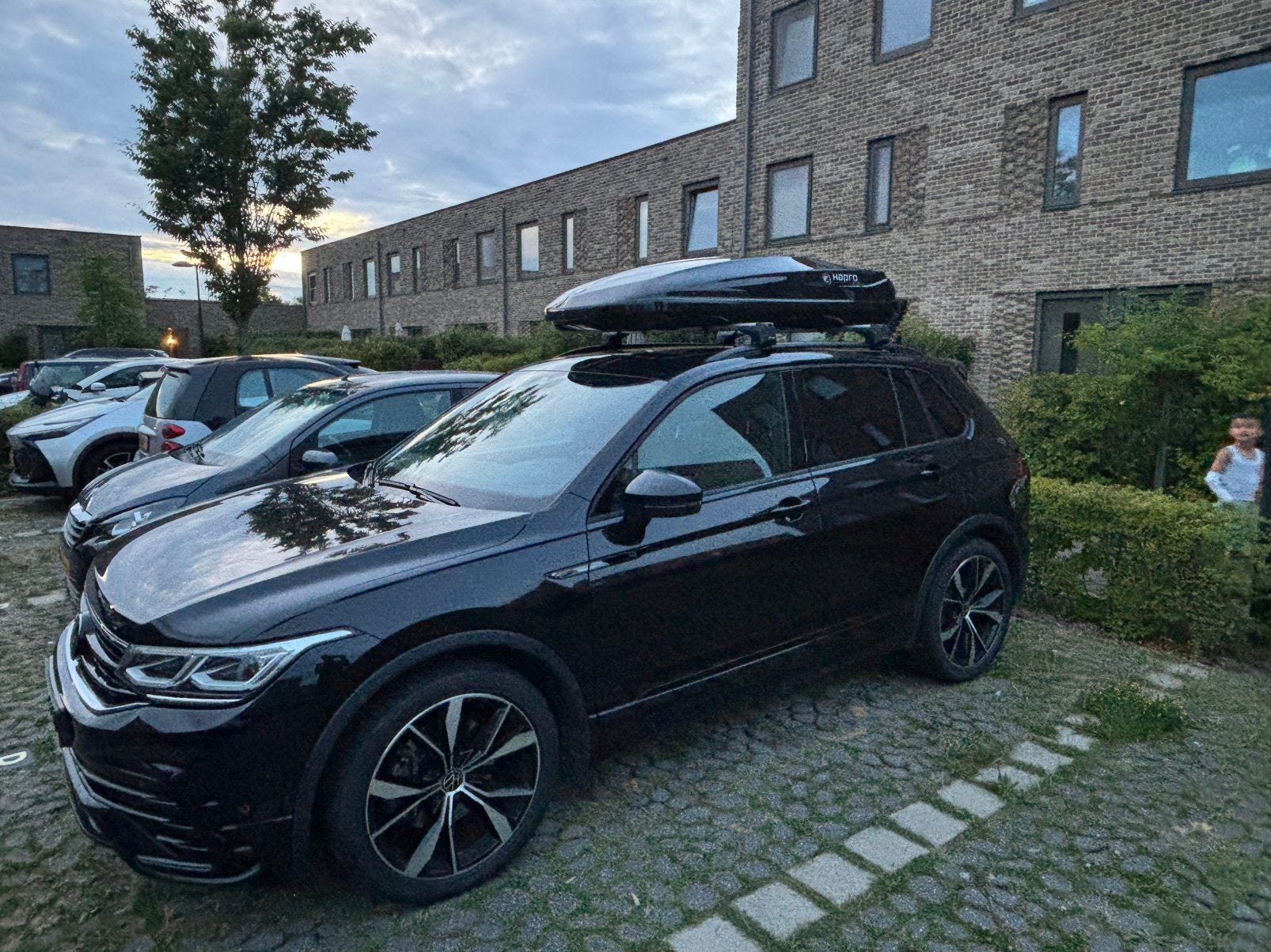 Volkswagen Tiguan 2.0 TSI 190pk 4Motion DSG 2022 Zwart, Auto's, Automaat, 1984 cc, Parkeerassistent, Alcantara