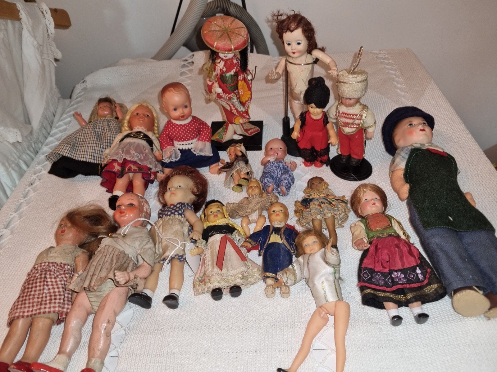 Lot oude popjes: aardewerk, papier-maché, celluloid, etc., Ophalen of Verzenden, Gebruikt, Pop