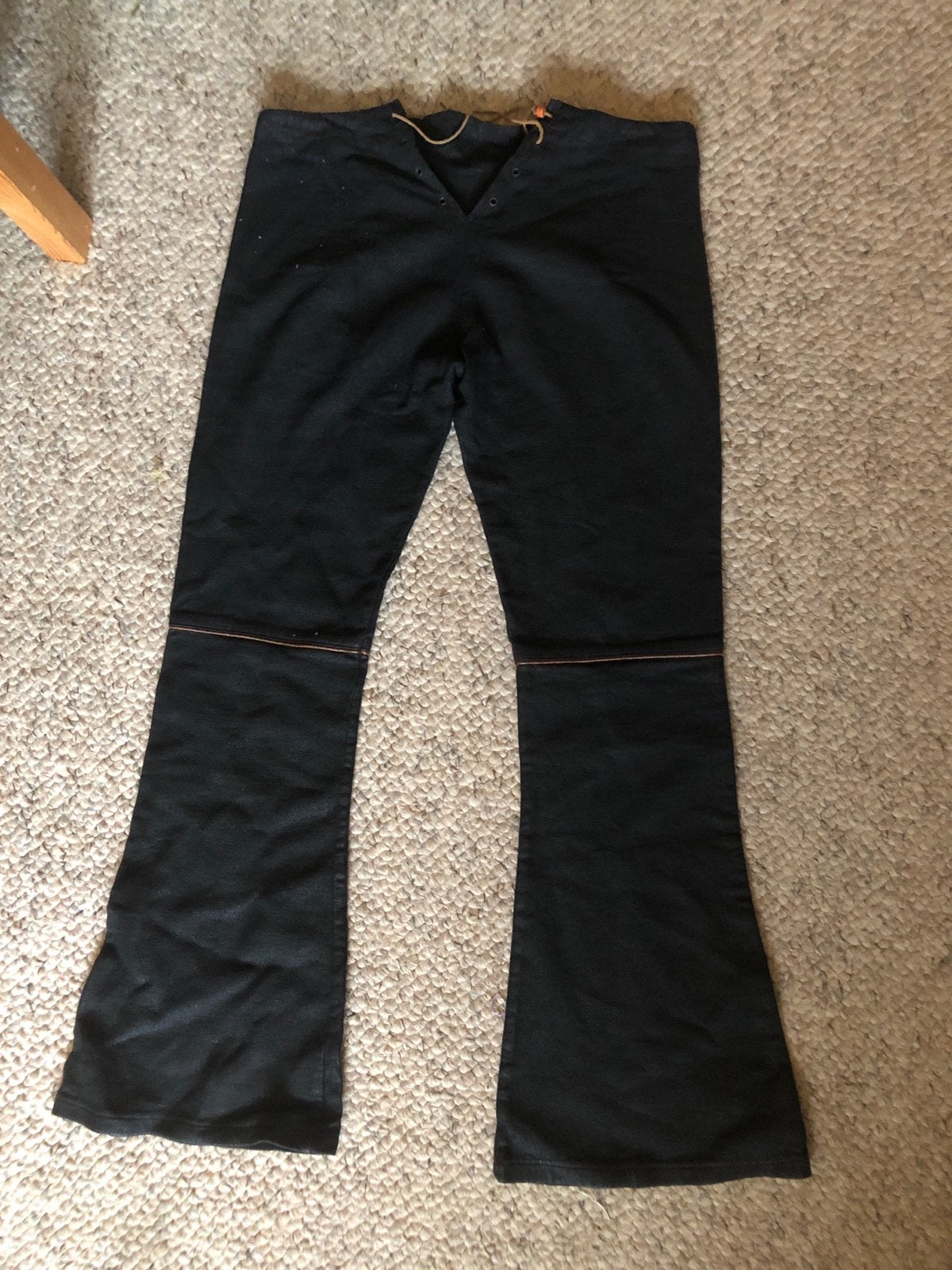 Indian Rose zwarte flared broek maat 28, Kleding | Dames, Broeken en Pantalons, Zwart, Ophalen of Verzenden, Maat 34 (XS) of kleiner