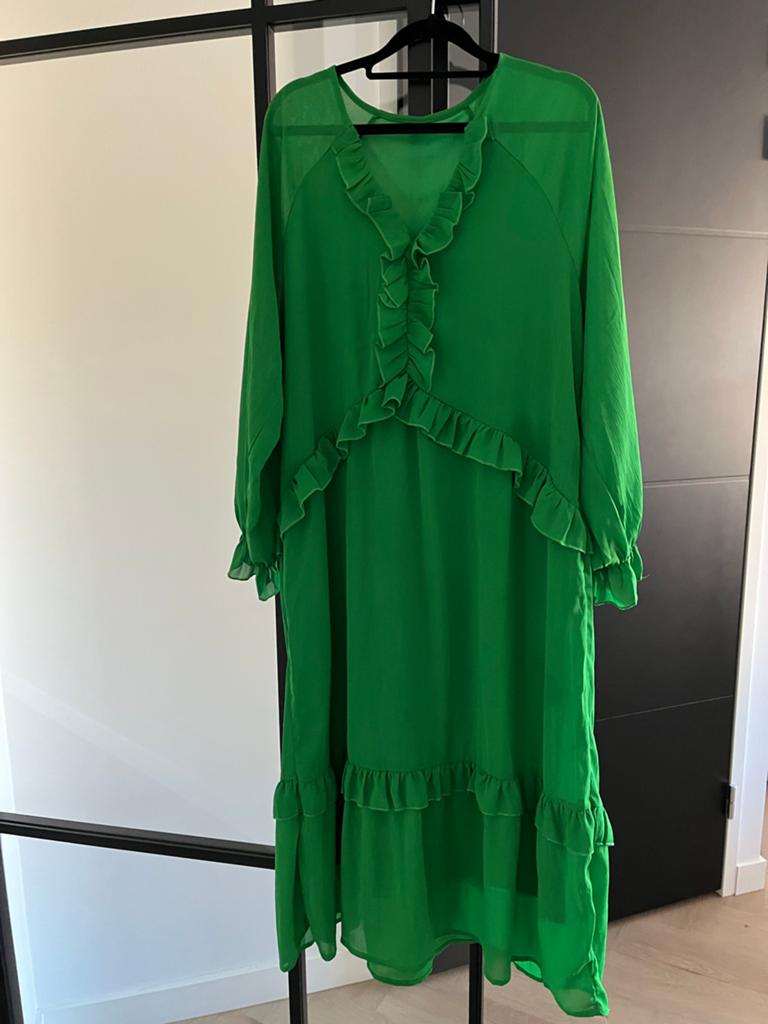 Groene jurk met ruches - Maat M zara, Kleding | Dames, Maat 38/40 (M), Ophalen of Verzenden, Zo goed als nieuw, Onder de knie