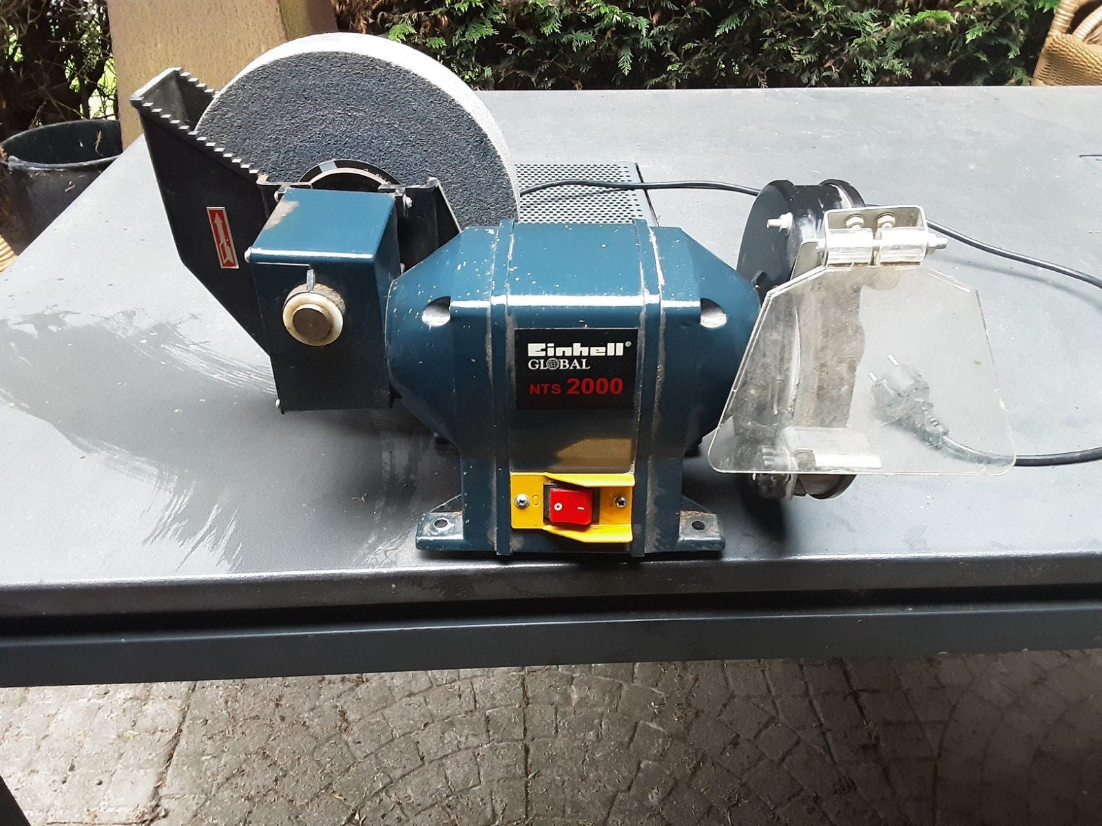slijpmachine met waterreservoir en een gewone steen, Ophalen of Verzenden, Zo goed als nieuw, Minder dan 700 watt, Werkbankslijpmachine
