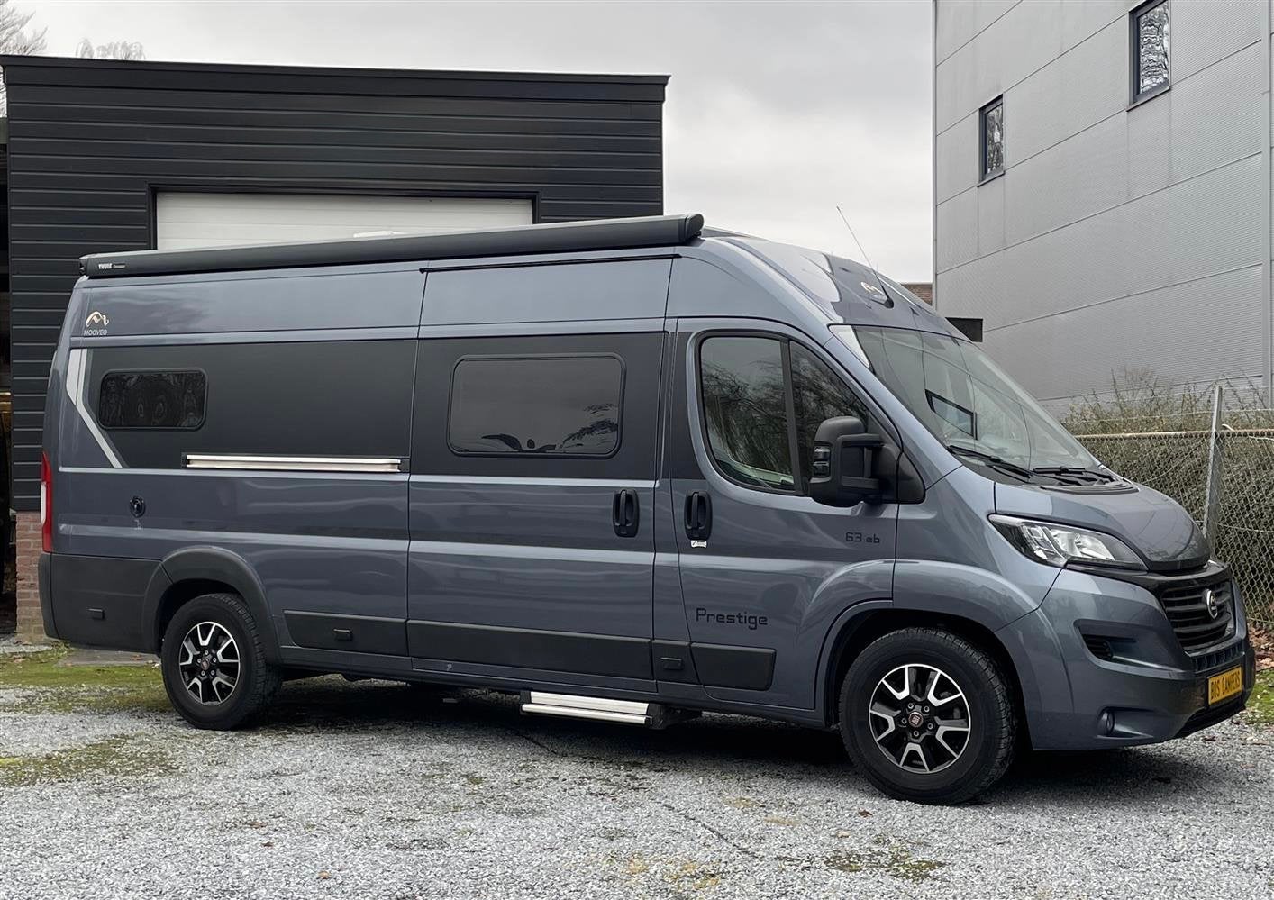 Mooveo 63eb Prestige (Pilote Buscamper), Caravans en Kamperen, Automaat, Koelkast, Ringverwarming, Gaslek-detector