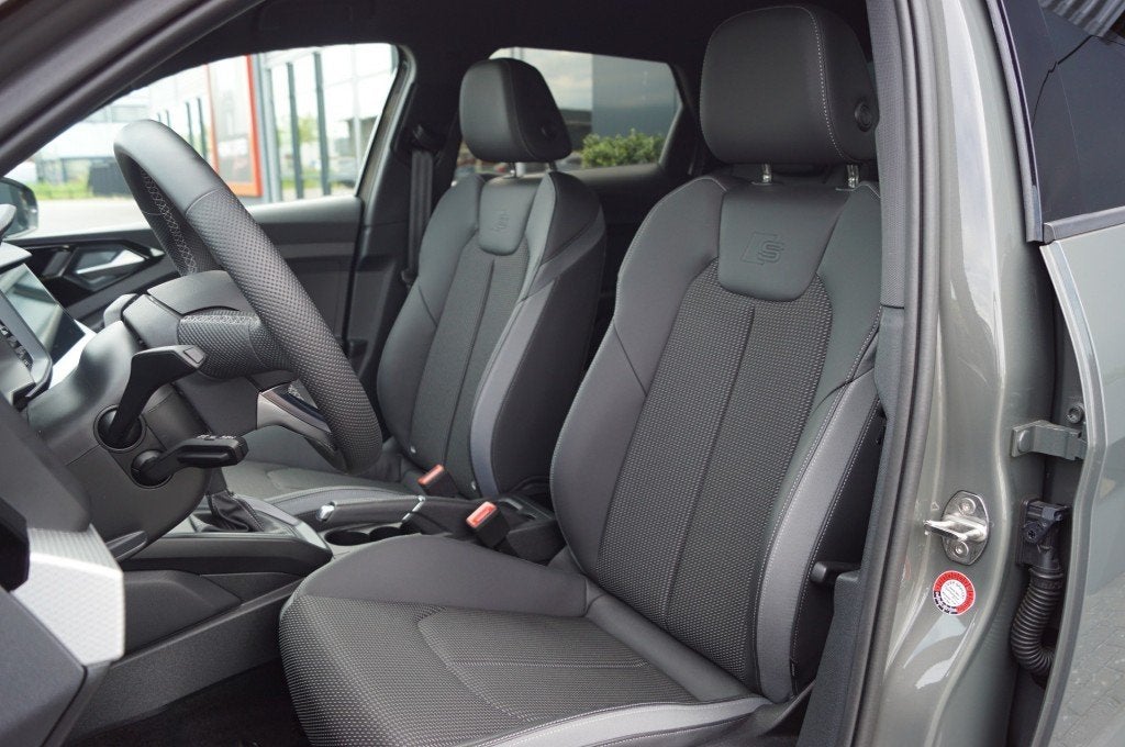 Audi A1 Sportback 35 TFSI S-Tronic S-Line 150pk / 18 Inch LM, Auto's, Audi, Automaat, Bedrijf, Zilver of Grijs, USB