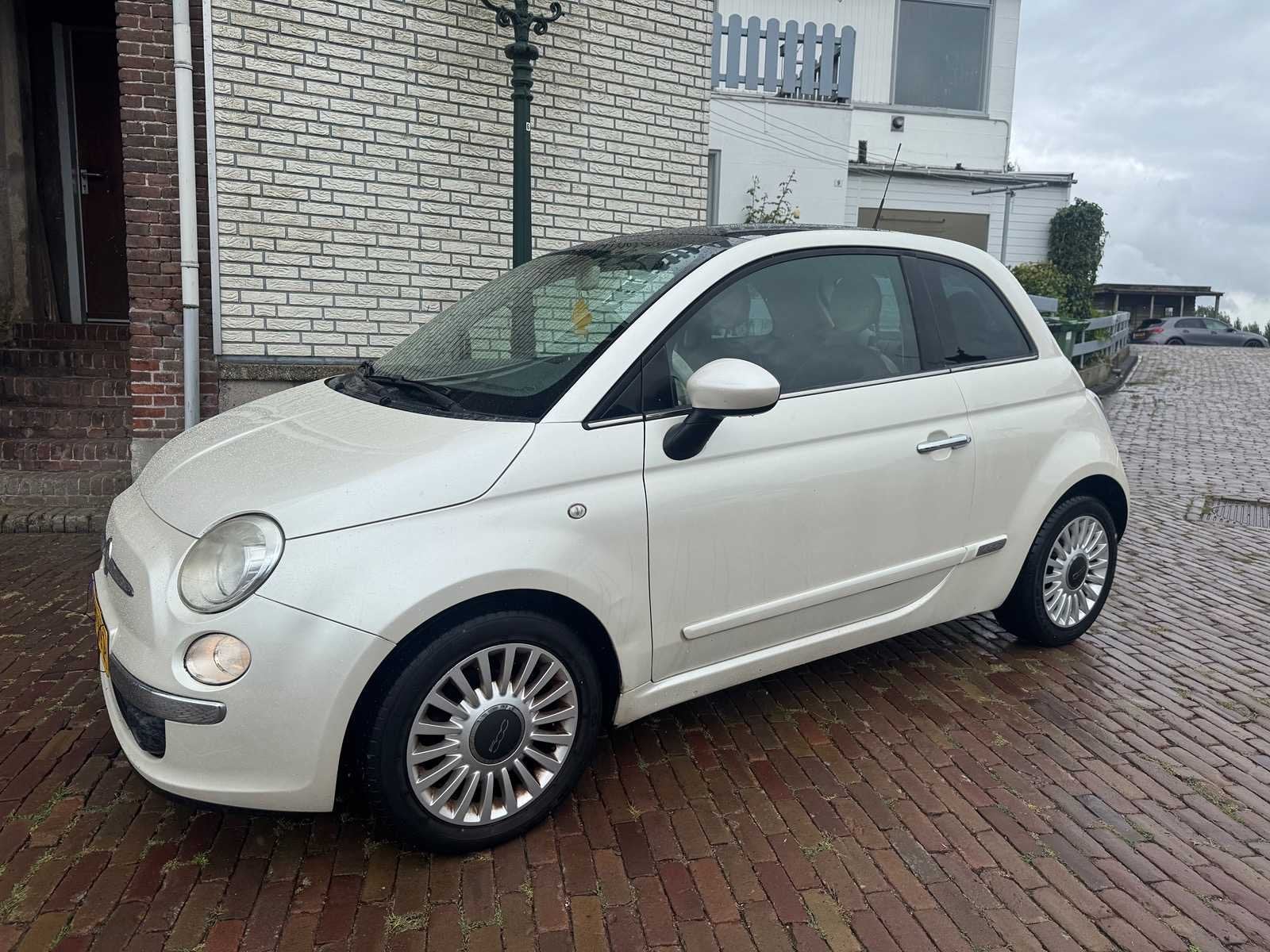 Fiat 500 1.2 Pano Lounge Automaat 18-KNB-2, Auto's, Fiat, Euro 5, Gebruikt, 1242 cc, Origineel Nederlands