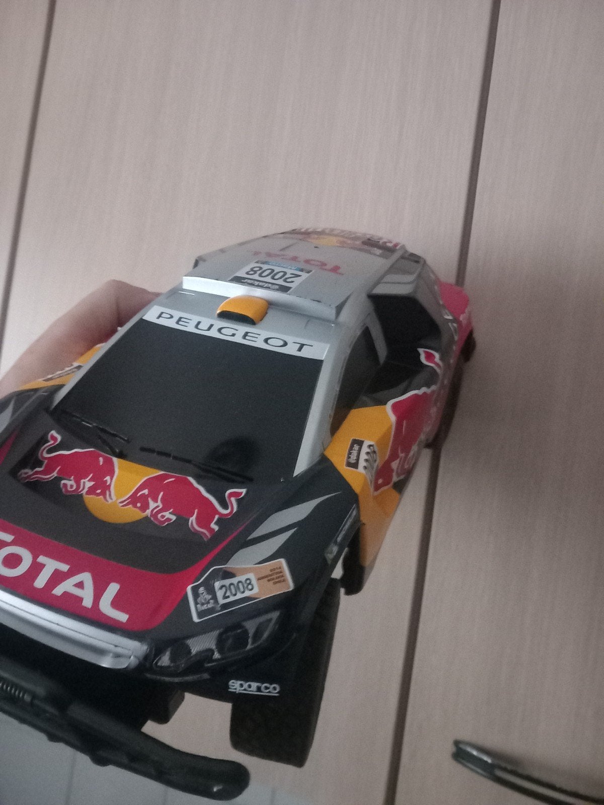 Radiografisch Peugeot Red bull, Hobby en Vrije tijd, Modelbouw | Radiografisch | Auto's, Elektro, Ophalen of Verzenden, Zo goed als nieuw