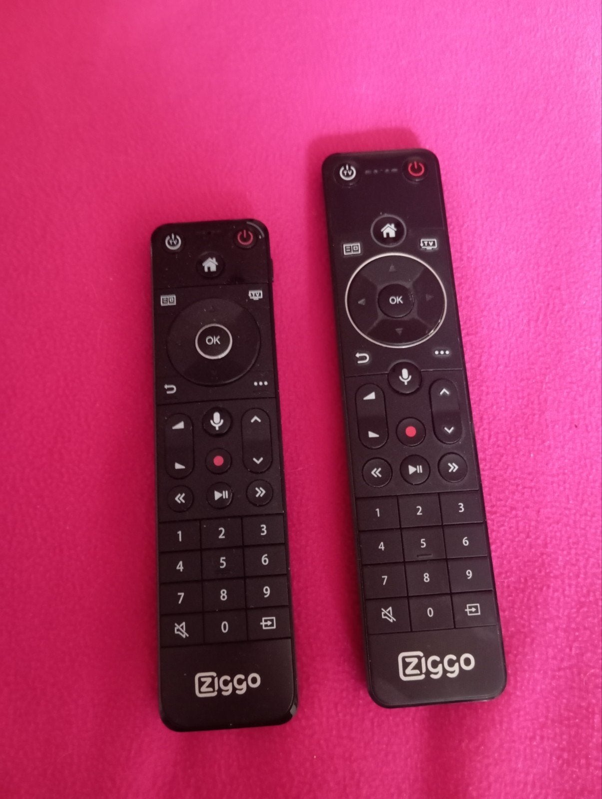 Twee verschillende Ziggo afstandsbedieningen, Ophalen of Verzenden, Gebruikt, Origineel, Mediaspeler