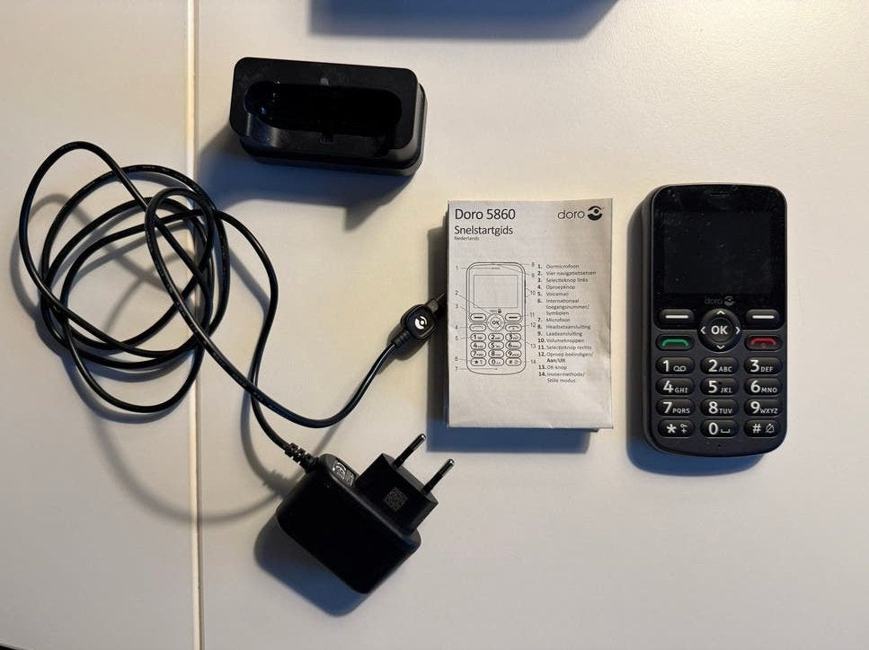 Doro 5860 Seniorentelefoon met Laadstation - Zo goed als nie, Telecommunicatie, Ophalen of Verzenden, Klassiek of Candybar, Zonder simlock