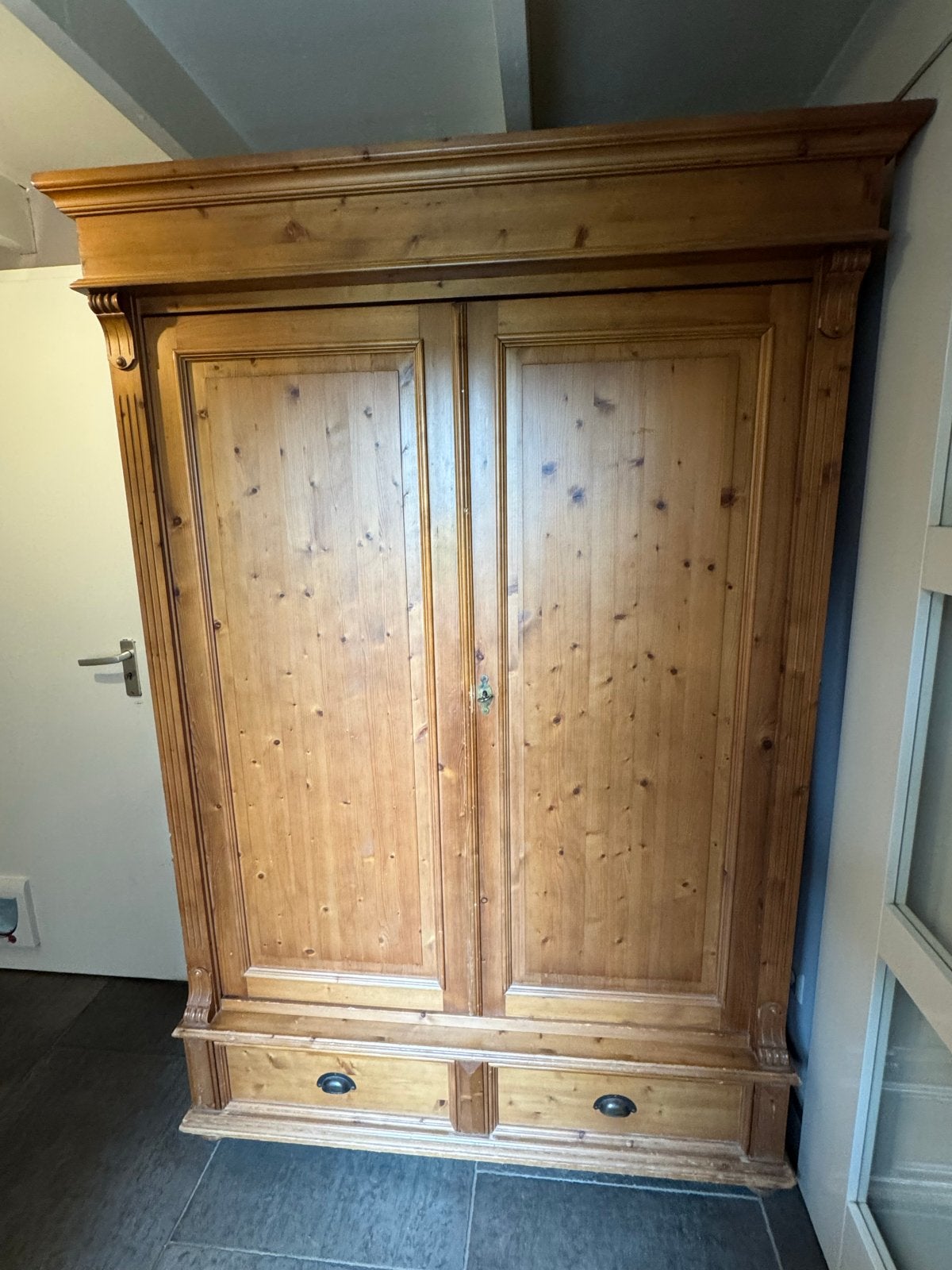 Massief antiek grenen buffet kast met lades, Ophalen