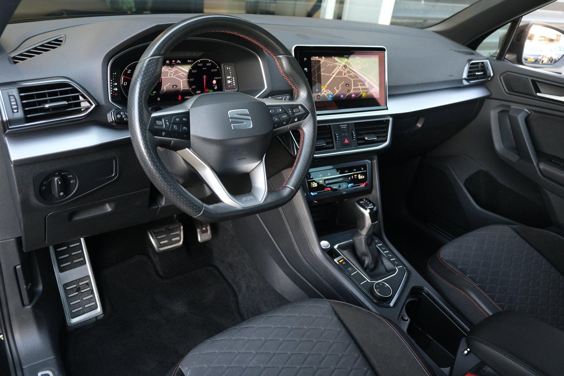 Seat Tarraco 1.4 TSI e-Hybrid PHEV FR 245PK Trekhaak Led 360, Auto's, Dealer onderhouden, Zwart, 4 cilinders, Leder en Stof