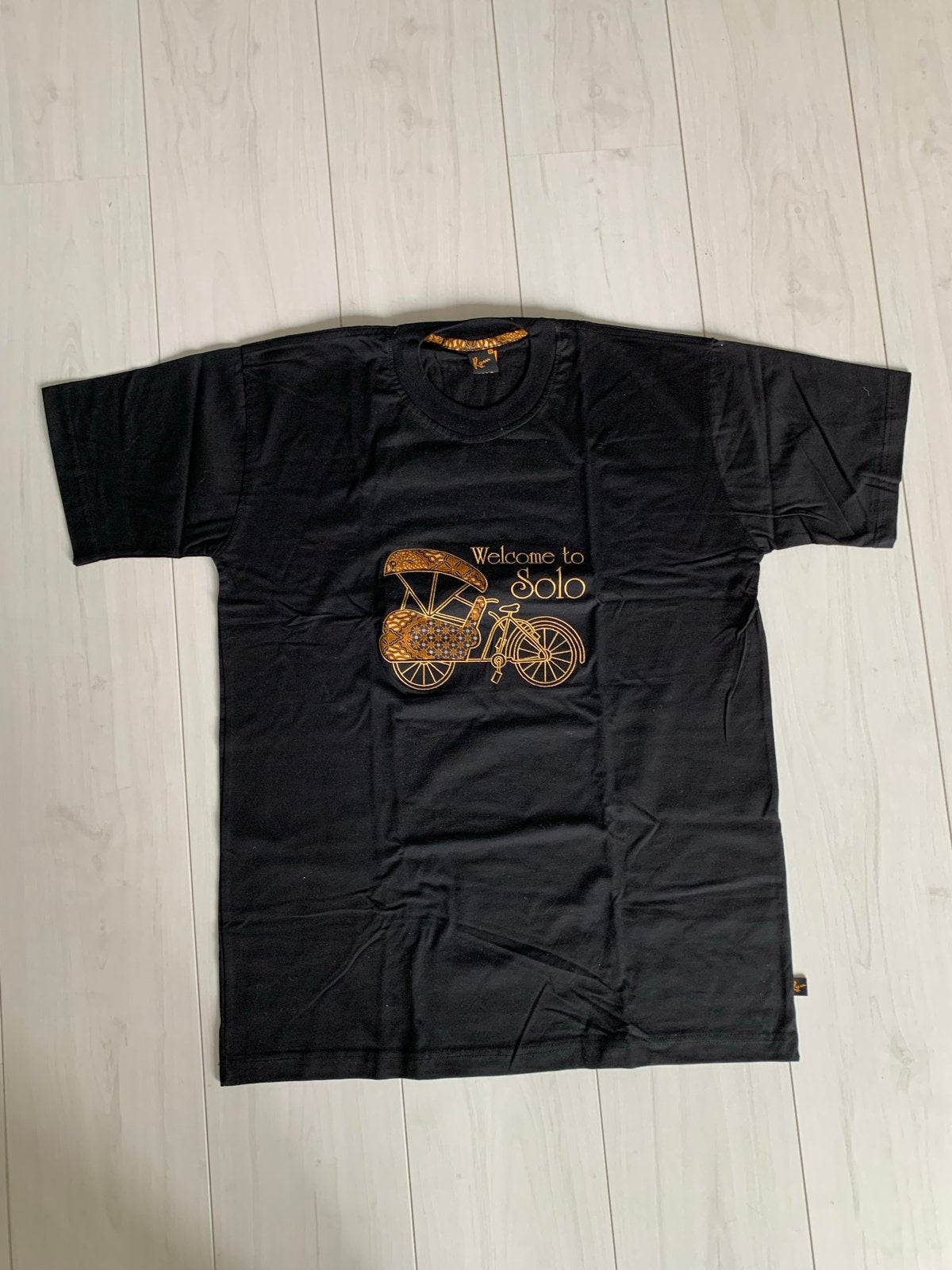 Zwart T-shirt met batik met becak, geborduurd ,Maat XL, Ophalen of Verzenden, Nieuw, Maat 56/58 (XL), Zwart