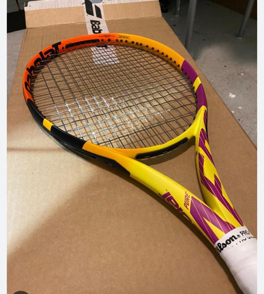 Gezocht! Pure Aero Rafa Grip 4, Sport en Fitness, Tennis, Ophalen, Racket, Babolat, L4