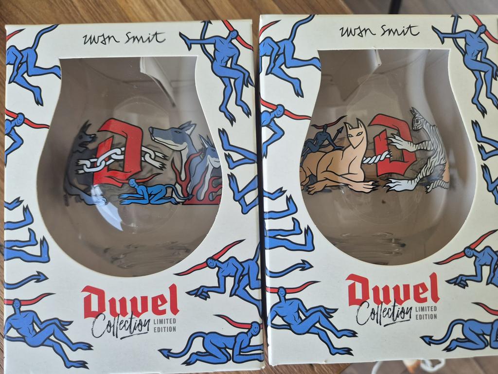 Duvel Art Collection 2024 Iwan Smit | hond en kat 2x, Ophalen of Verzenden, Zo goed als nieuw, Glas of Glazen, Duvel