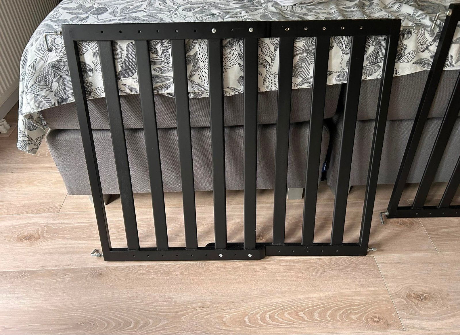 2x Noma houten traphekje zwart – uitschuifbaar 64-100 cm, Ophalen, Gebruikt, 100 tot 115 cm, Schroefhekje