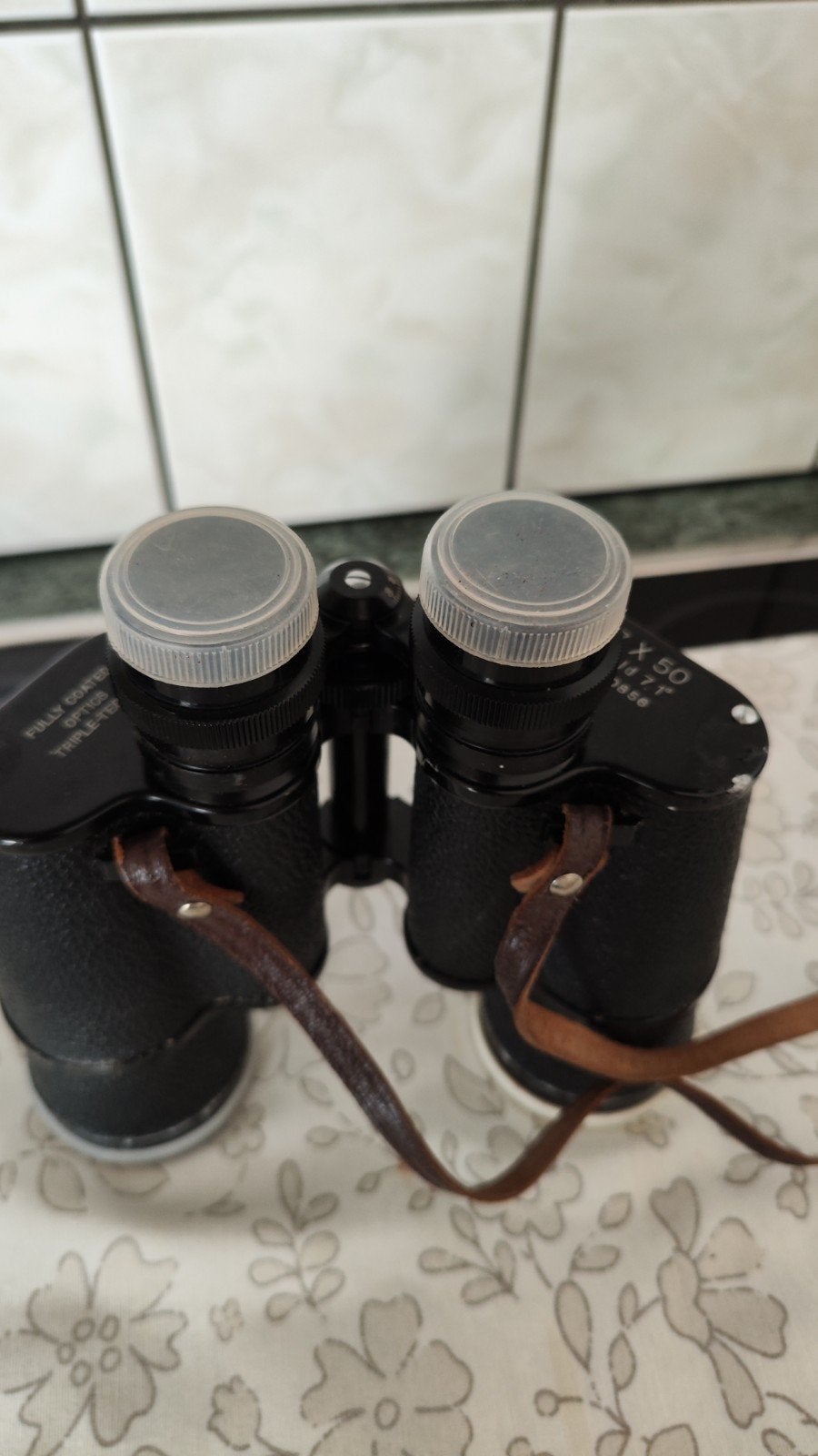 Vintage 7x50 verrekijker met leren tas - Fully Coated Optics, Minder dan 8x, Zo goed als nieuw, Met hoes of tas, Porro (met knik)