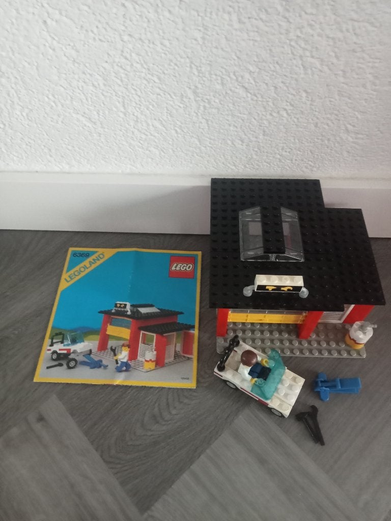 Lego Town Classic Town Traffic 6369 Garage, Kinderen en Baby's, City, Lego, Ophalen of Verzenden, Zo goed als nieuw