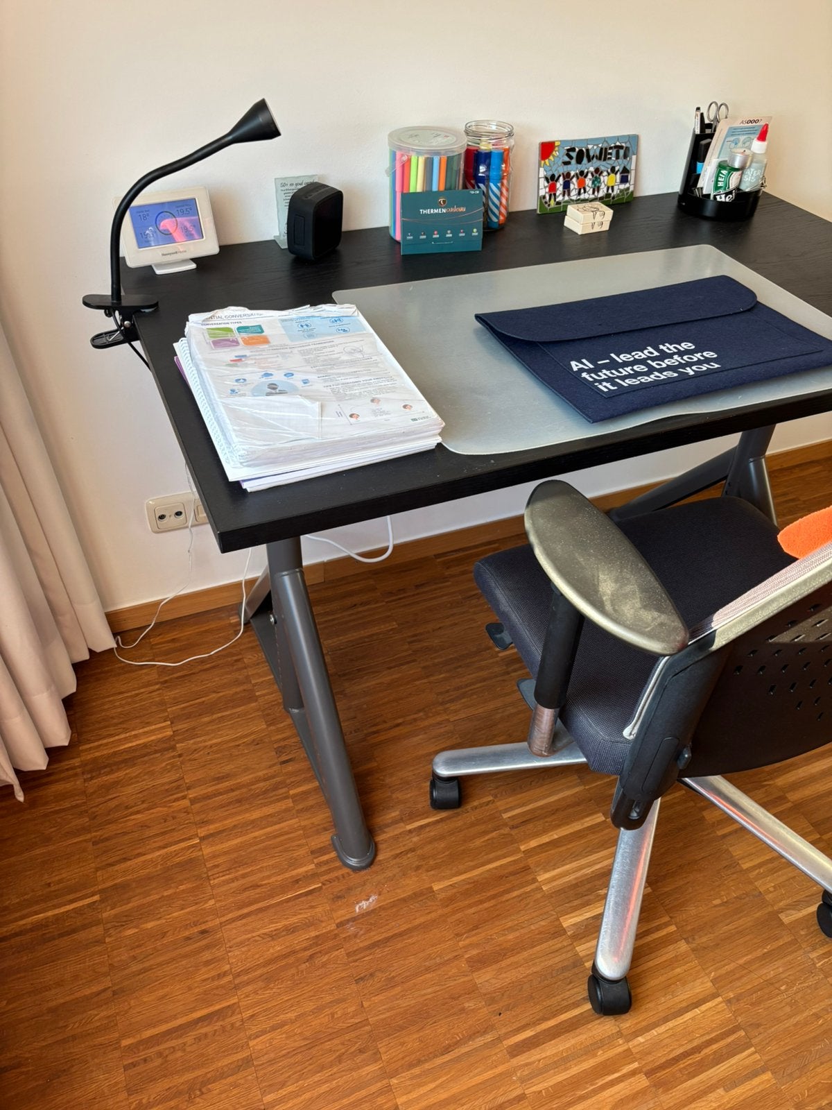 Buro met stoel, Ophalen, Zo goed als nieuw
