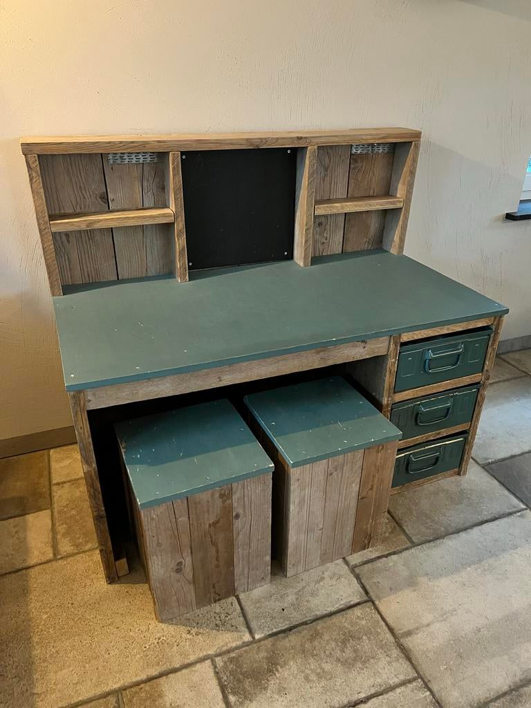 Steigerhouten kinderbureau met krijtbord en lades, Ophalen, Gebruikt, Tafel