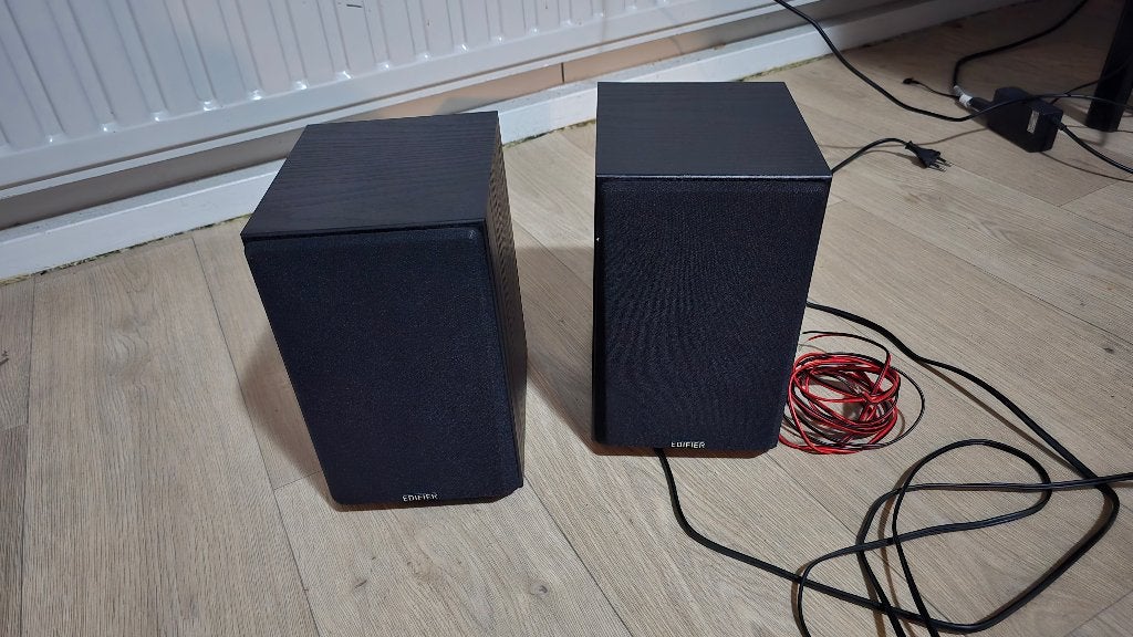 Edifier R1100 Multimedia Speakers