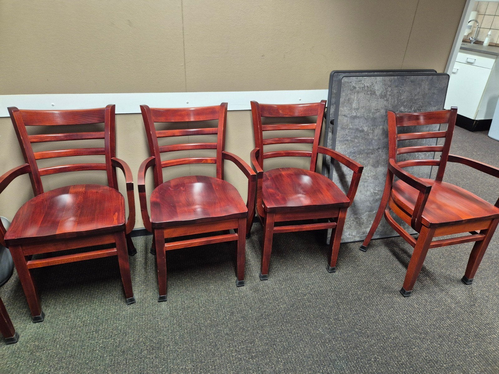 Set van 8 houten (bar kantine) stoelen met armleuningen, Huis en Inrichting, Stoelen, Ophalen, Gebruikt, Bruin, Klassiek