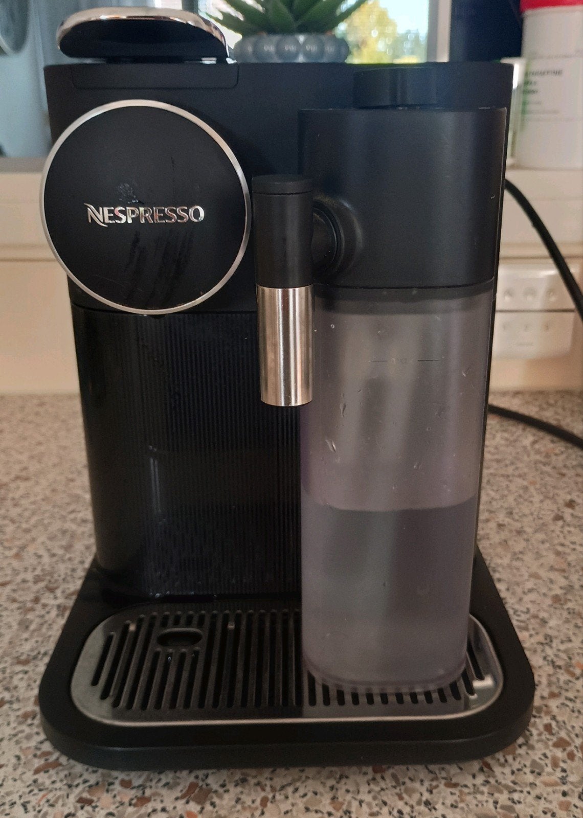 De Longhi Nespresso Gran Lattissima multi, Ophalen, Koffiepads en cups, Zo goed als nieuw, Combi