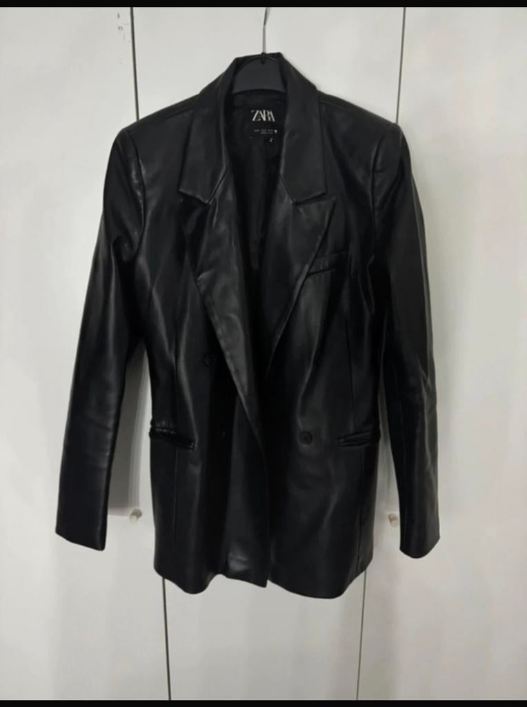 Zwarte leren blazer van Zara, Kleding | Dames, Jasjes, Kostuums en Pakken, Ophalen of Verzenden, Zo goed als nieuw, Zwart