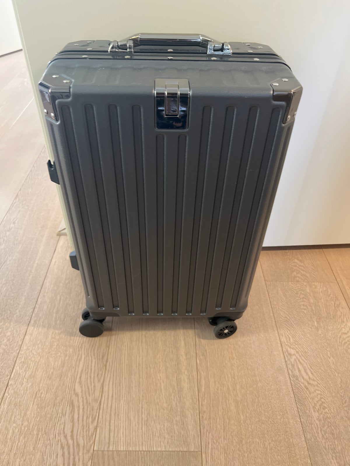 Handbagage koffer - Hard kunststof met 4 wieltjes en slot, Ophalen, 50 tot 60 cm, Hard kunststof, Slot