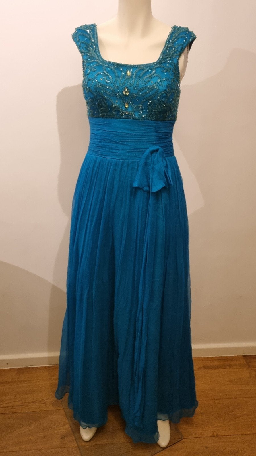Galajurk Maat 36 met kralen en pailletten, nieuwprijs €499, Galajurk, Blauw, Ophalen of Verzenden, Zo goed als nieuw