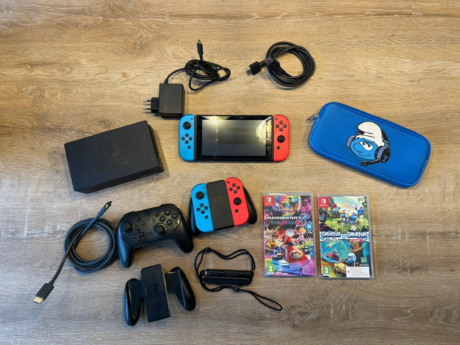 Nintendo Switch V2, met twee games en accessoires !, Switch 2019 Upgrade, Ophalen of Verzenden, Met 3 controllers of meer, Gebruikt