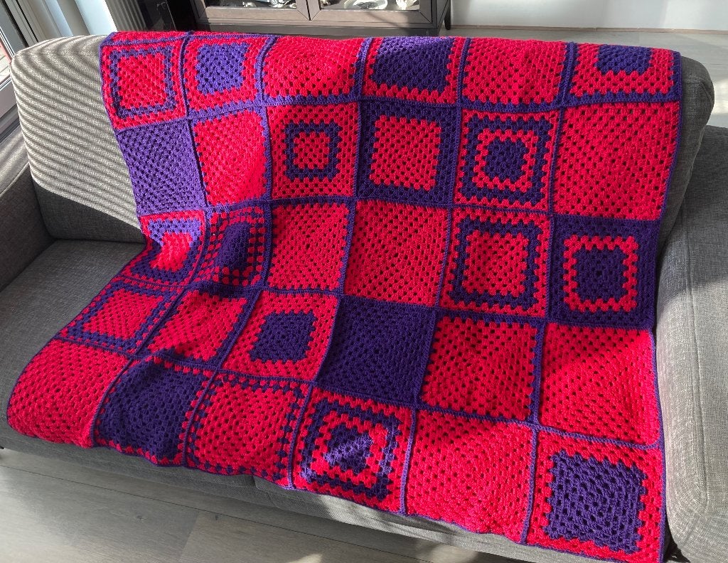 Plaid, woondeken, roze (fuchsia) handgemaakt (gehaakt), Huis en Inrichting, Woonaccessoires | Plaids en Woondekens, 135 cm, Woondeken