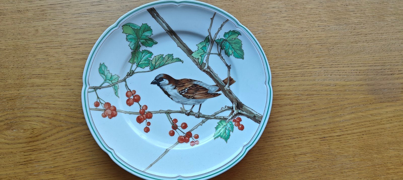 Decoratief bord met vogel en bessen, Ophalen of Verzenden, Zo goed als nieuw, Bord(en), Klassiek