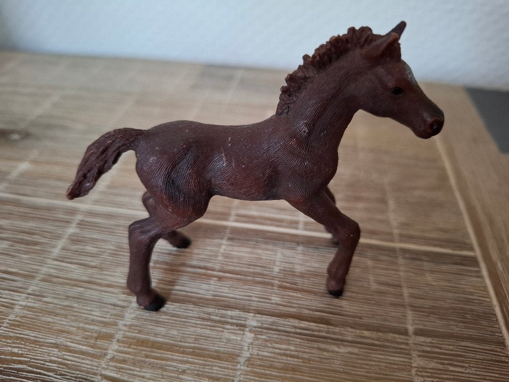 Schleich 13857 Engels Volbloed veulen paard, Ophalen of Verzenden, Gebruikt