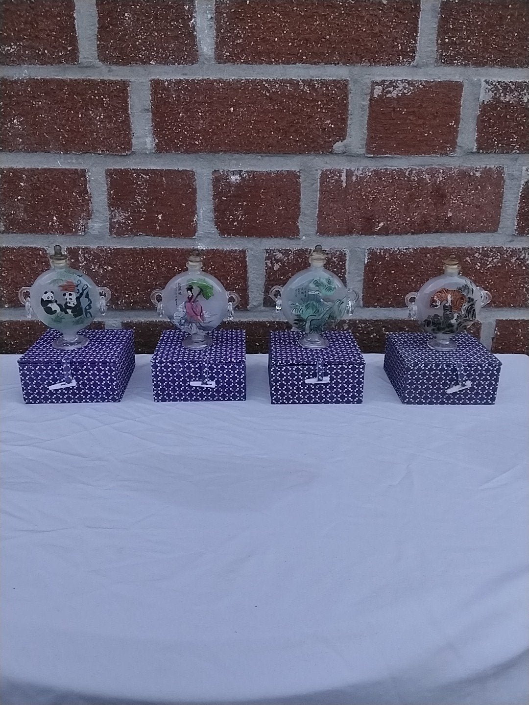 Set van 4 Chinese snuifflesjes met handgeschilderde motieven, Antiek en Kunst, Ophalen of Verzenden