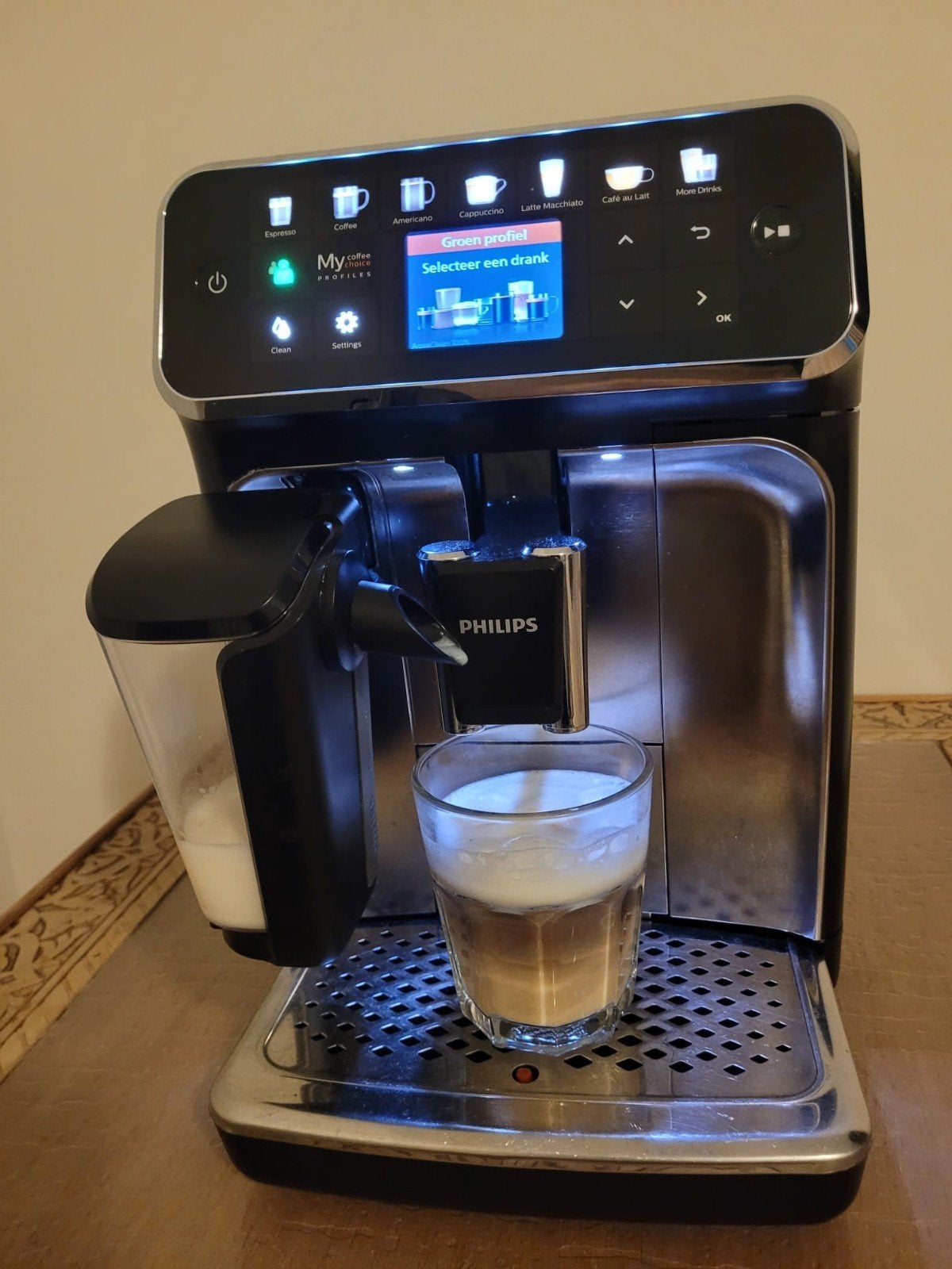 Prachtige Philips LatteGo koffiemachine te koop aangeboden., Witgoed en Apparatuur, Koffiezetapparaten, Ophalen, Zo goed als nieuw