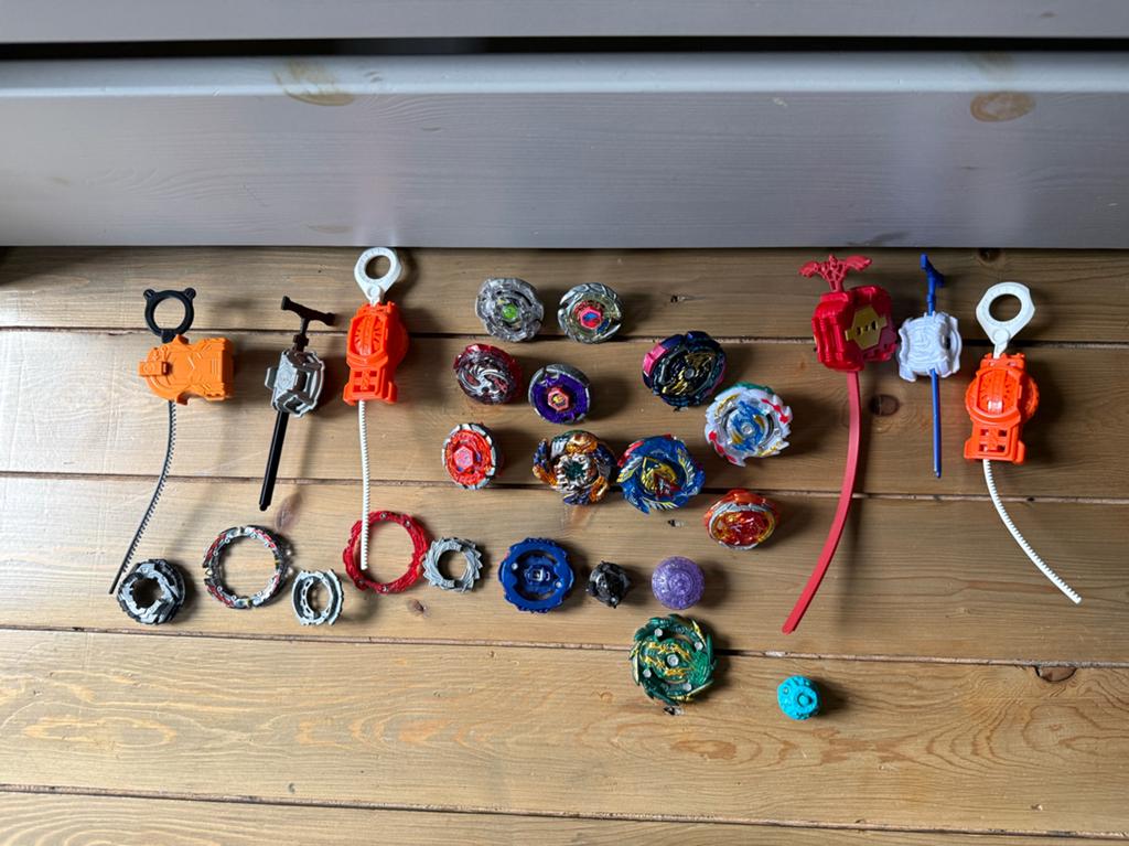 Grote Beyblade collectie met 3 stadions en veel onderdelen, Ophalen, Gebruikt, Jongen of Meisje