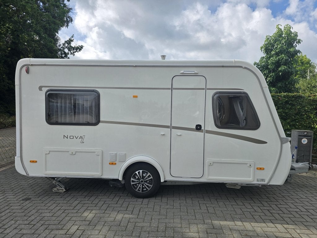Eriba Nova Light 465 met luifel en Truma mover, Bedrijf, Treinzit, Overige typen, 4 tot 5 meter