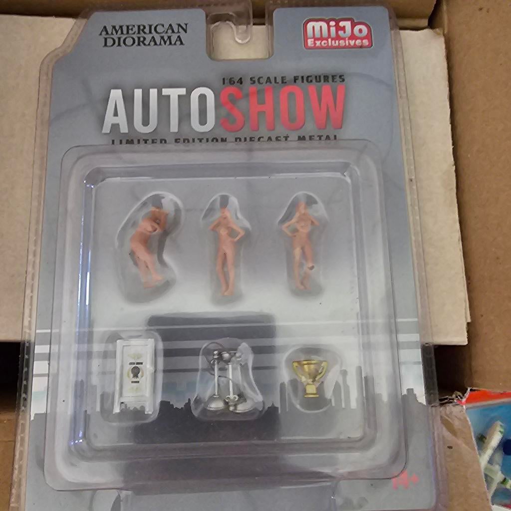 American Diorama Auto Show 1:64 Figuren Set Nieuw, Info@americandiorama.com, 1:50 of kleiner, Nieuw, Ophalen of Verzenden