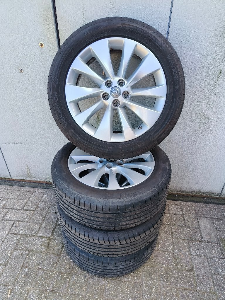 Opel Mokka | 18" | 5x105 | 215-55-18 | Goede zomerbanden |, Auto-onderdelen, Banden en Velgen, Ophalen, 18 inch, Band(en), Zomerbanden