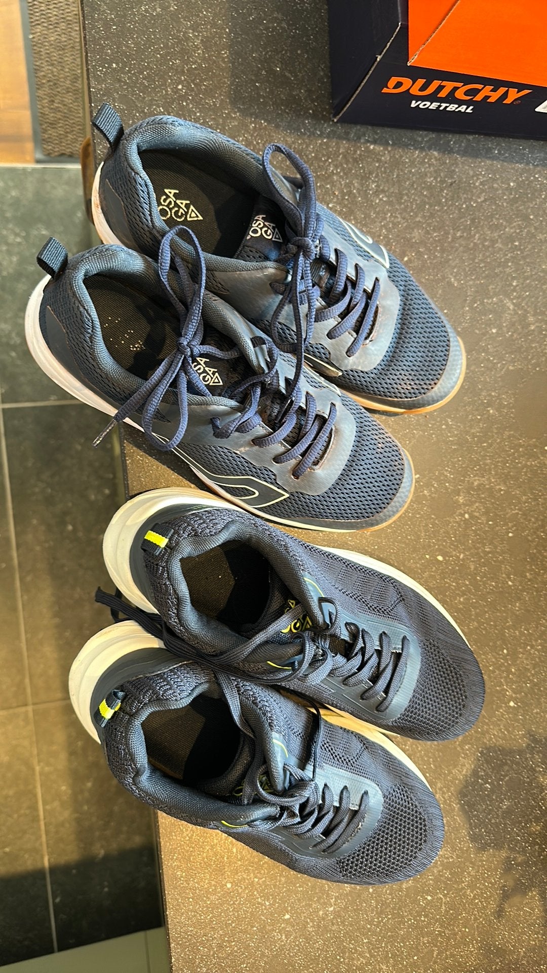 2 paar schoenen, tennis en gym GRATIS, Ophalen, Sportschoenen, Zo goed als nieuw, Jongen