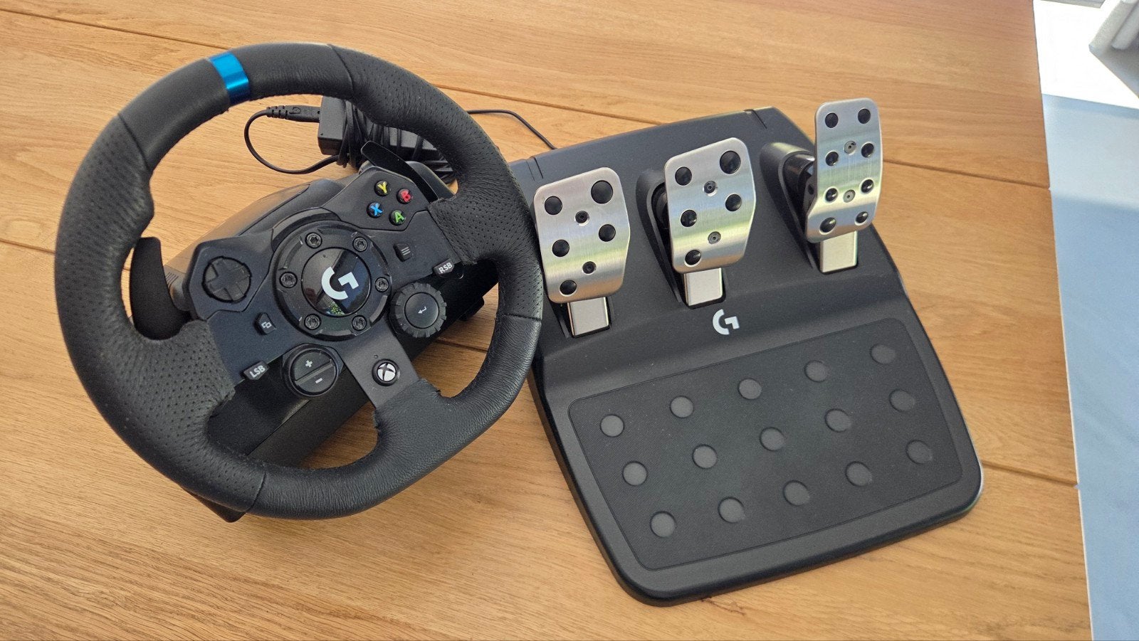 Racestuur en pedalen Logitech G923 xbox/pc, Spelcomputers en Games, Ophalen of Verzenden, Zo goed als nieuw, Stuurtje of Sportattribuut