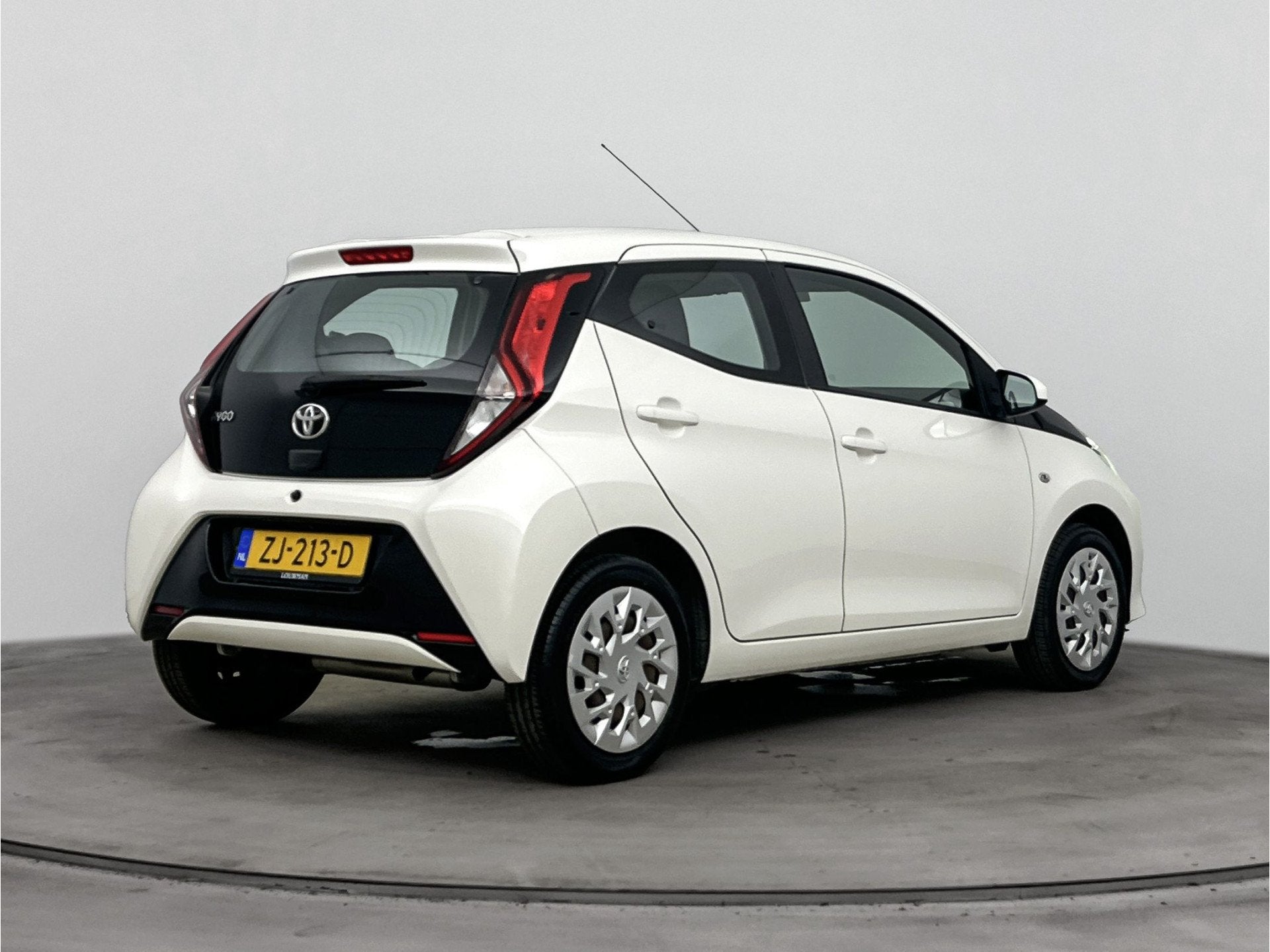 Toyota Aygo 1.0 VVT-i x-play limited | Apple Carplay-Android, Voorwielaandrijving, 12 maanden, Stof, Gebruikt