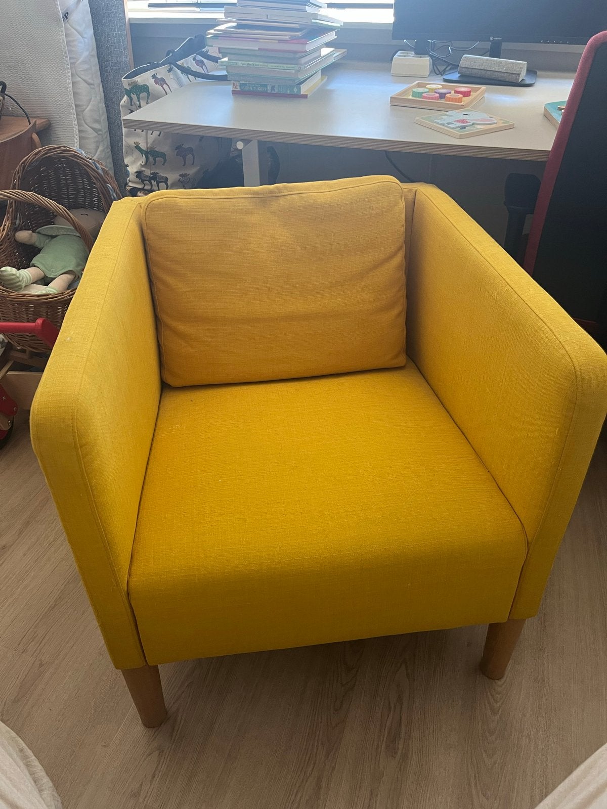 Gele fauteuil met houten pootjes (originele pootjes aanwezig, Ophalen, Gebruikt, Stof, 75 tot 100 cm