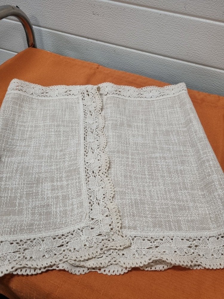 tafelloper creme met kant vintage, Ophalen of Verzenden, 'T Olde Gre-j, Info@toldegrej.nl, Endepoelstraat 20f Didam