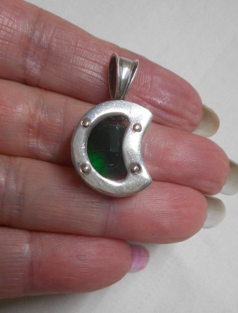 Zilveren aparte vintage hanger met groene steen nr.638, Verzenden, Zo goed als nieuw, Zilver, Zilver