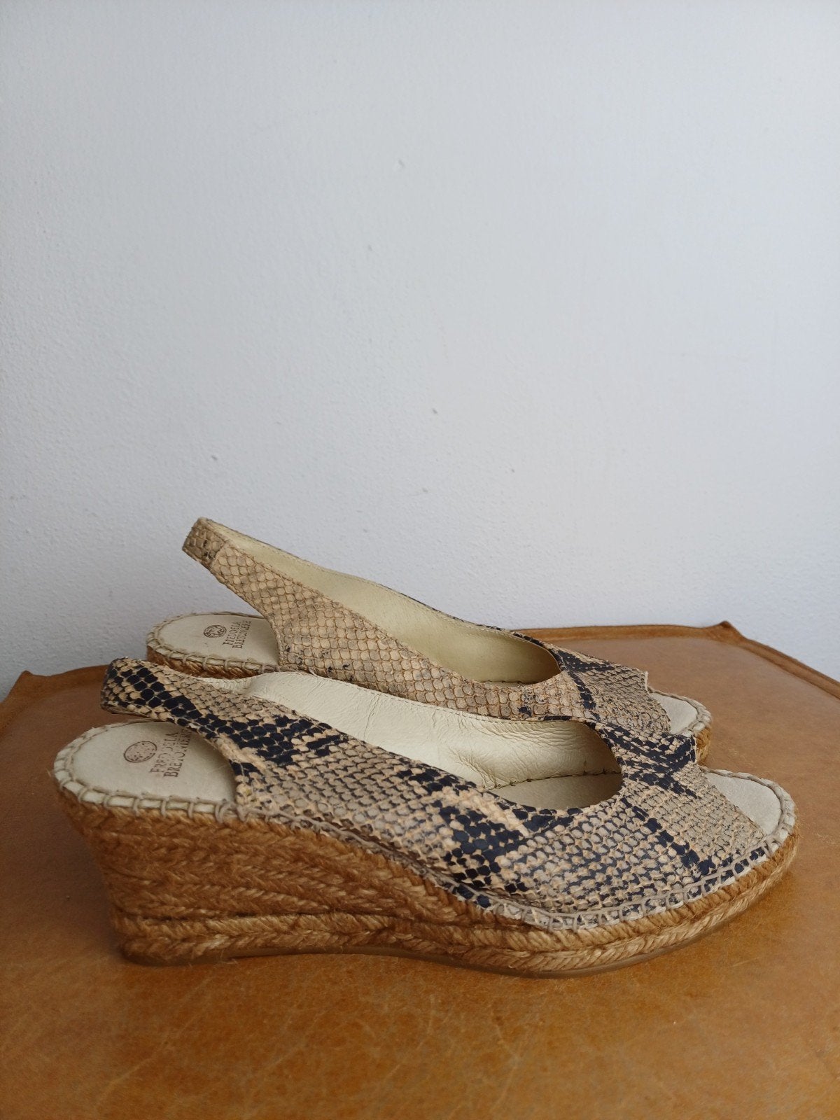 Espadrilles sleehak snakeprint Fred de la Bretoniere 38, Ophalen of Verzenden, Nieuw, Beige, Espadrilles of Moccasins