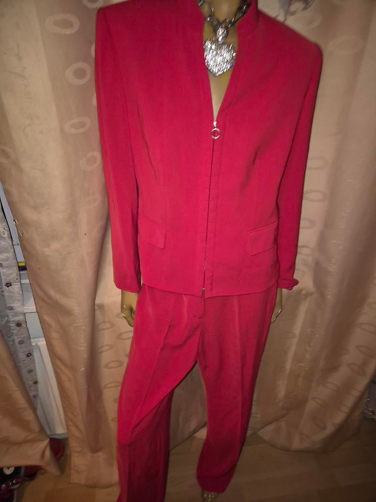 Prachtig Gerry Weber Broekpak Maat 40 Rood, Maat 38/40 (M), Kostuum of Pak, Ophalen of Verzenden, Zo goed als nieuw