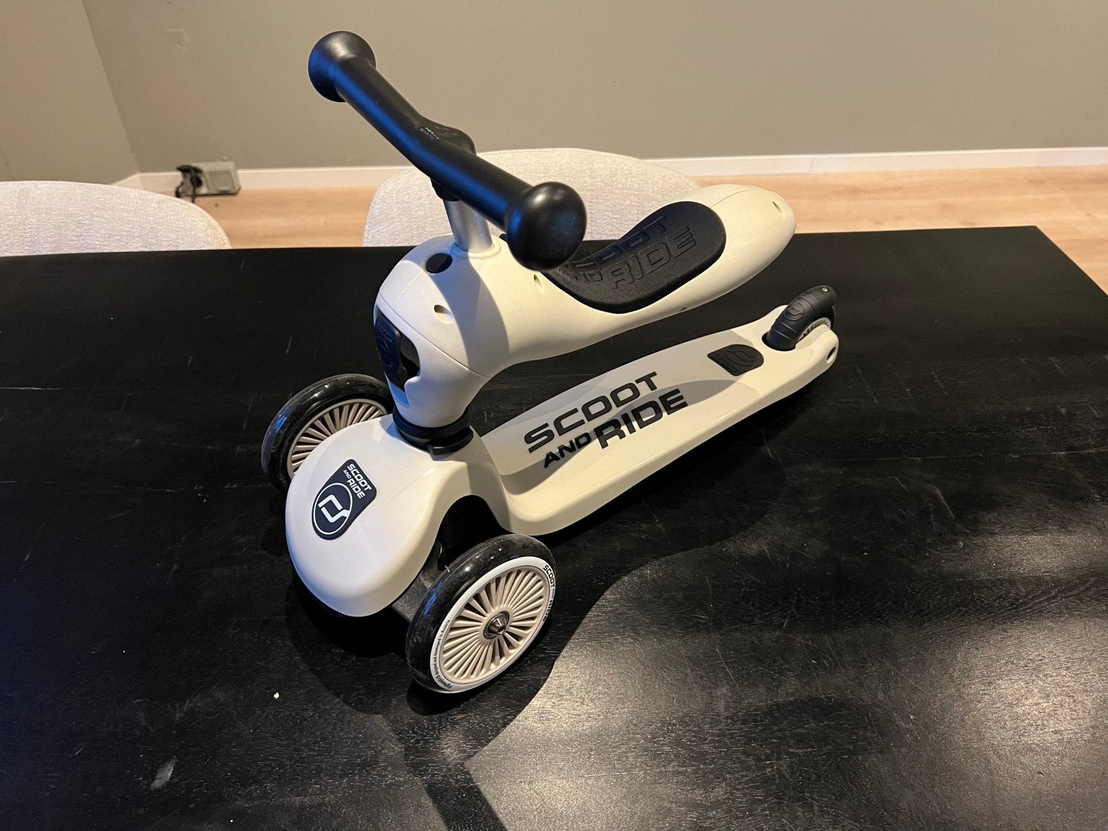Highwaykick 1 ash - Scoot and Ride, Kinderen en Baby's, Speelgoed | Buiten | Voertuigen en Loopfietsen, Loopfiets, Nieuw, Ophalen of Verzenden