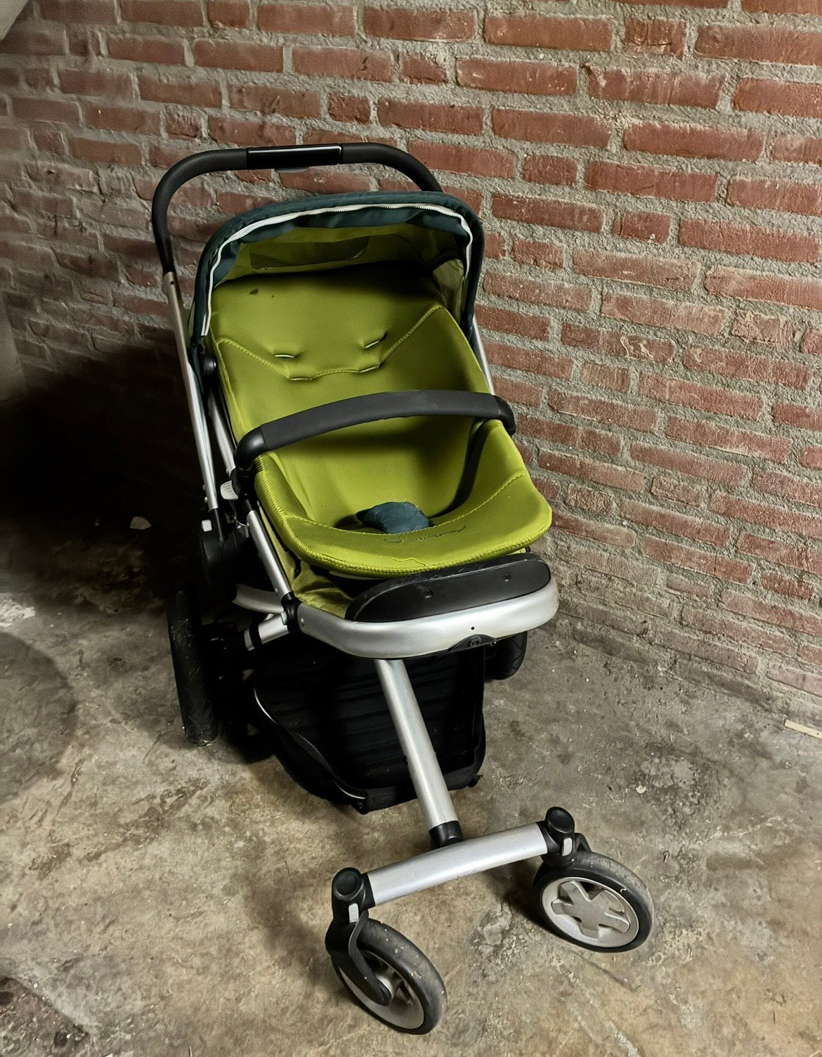 Quinny kinderwagen + reiswieg en wandelwageninzet - Te ruil!, Ophalen, Gebruikt, Combiwagen, Verstelbare duwstang